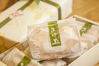富岡産シルクタンパク入りのお菓子を多数取り揃えております。
