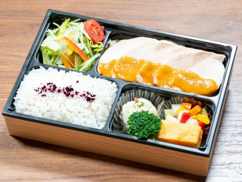 赤城鶏のロースト弁当