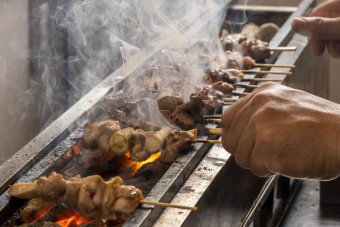 備長炭を使い焼き上げる串焼きが一押し