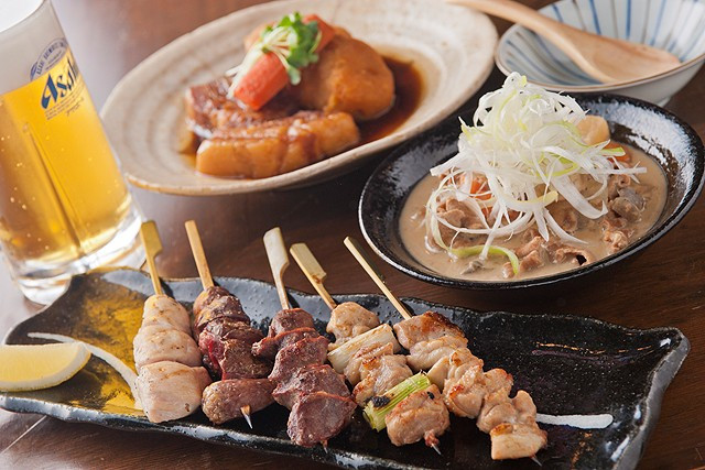 紋次郎 前橋店 知覧どりの黒焼きと牛もつ鍋が名物の居酒屋 前橋駅南口徒歩1分